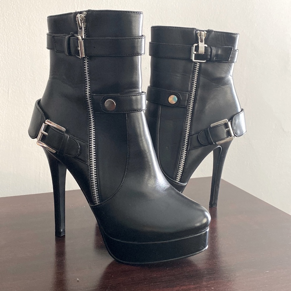 BRAND NEW, NEVER WORN Charles David booties!